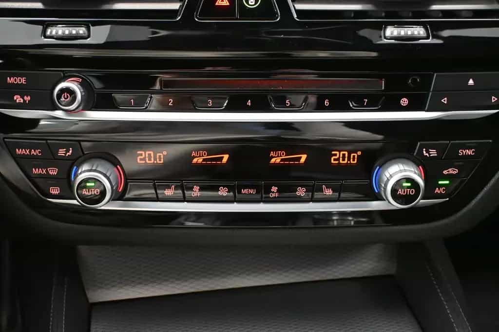 BMW 5 Series 540 d xDrive M Sport *RFK*HUD*AHK*KEYLESS* 09/2017-photo-29