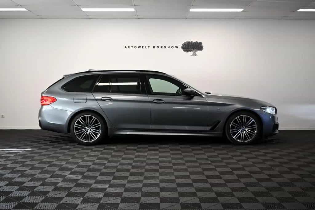 BMW 5 Series 540 d xDrive M Sport *RFK*HUD*AHK*KEYLESS* 09/2017-photo-4