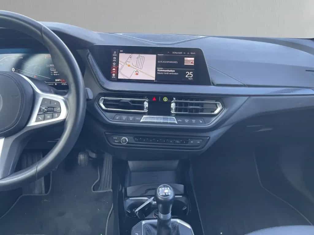BMW 118 d Sport Line Navi LED H&K HUD Schiebedach Me 07/2019-photo-25