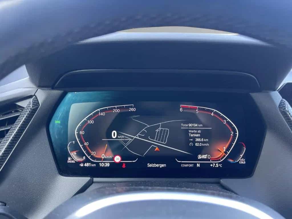 BMW 118 d Sport Line Navi LED H&K HUD Schiebedach Me 07/2019-photo-29