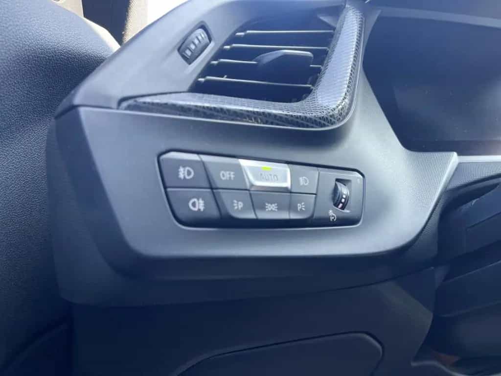 BMW 118 d Sport Line Navi LED H&K HUD Schiebedach Me 07/2019-photo-32