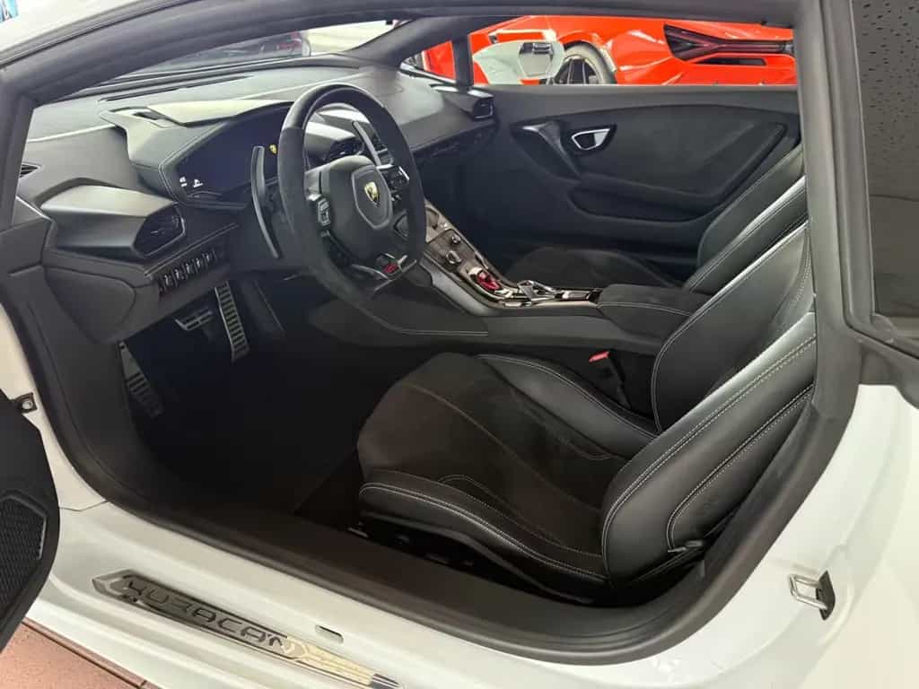 Lamborghini Huracán LP610-4 05/2016-photo-11
