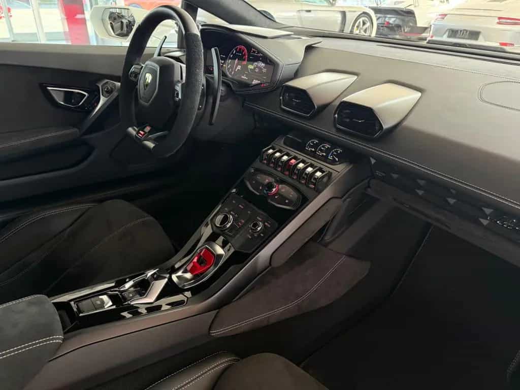 Lamborghini Huracán LP610-4 05/2016-photo-17