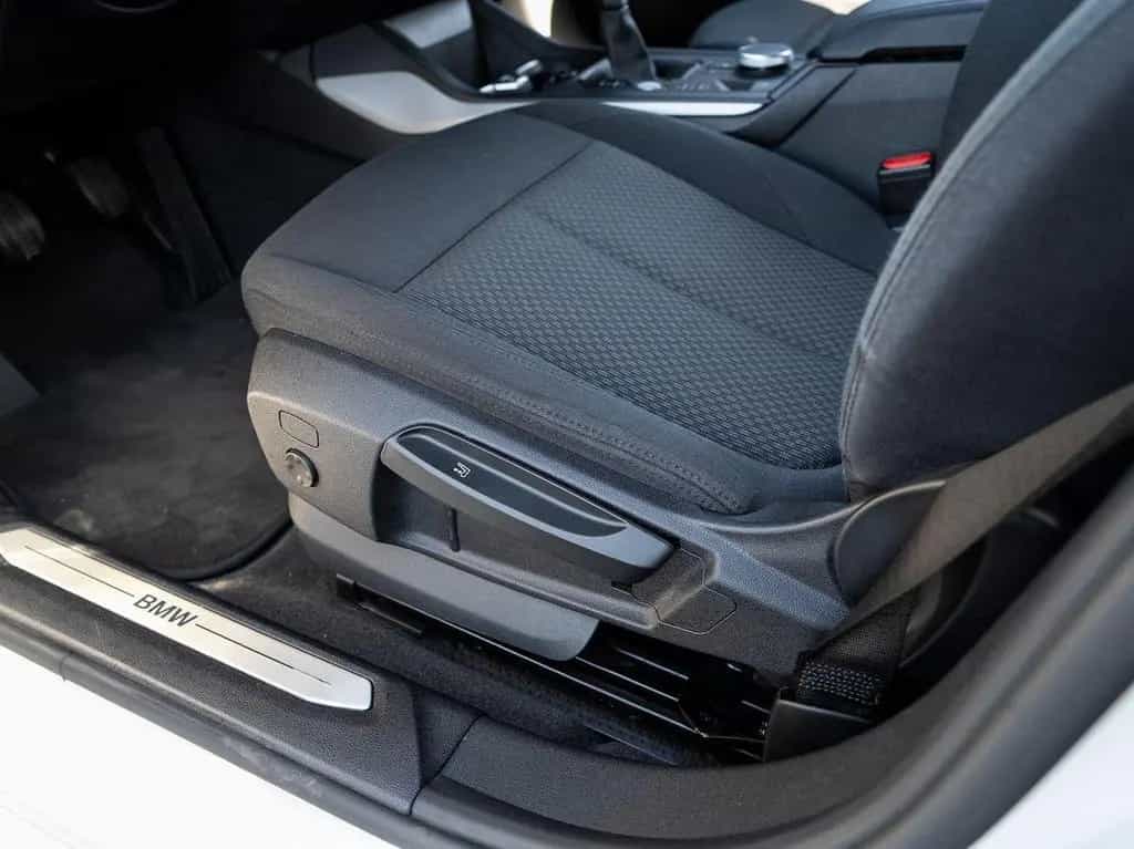 BMW 1 Series 118i Advantage LED SHZ PDC Klimaauto2Z Lordosen 04/2020-photo-10