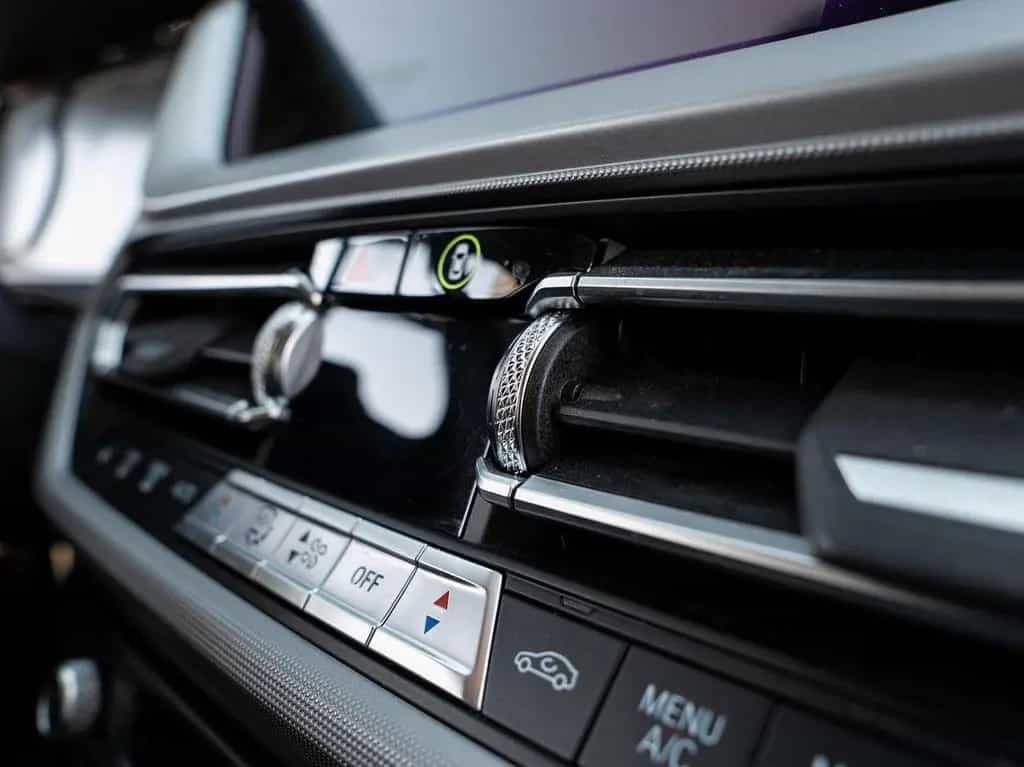 BMW 1 Series 118i Advantage LED SHZ PDC Klimaauto2Z Lordosen 04/2020-photo-17