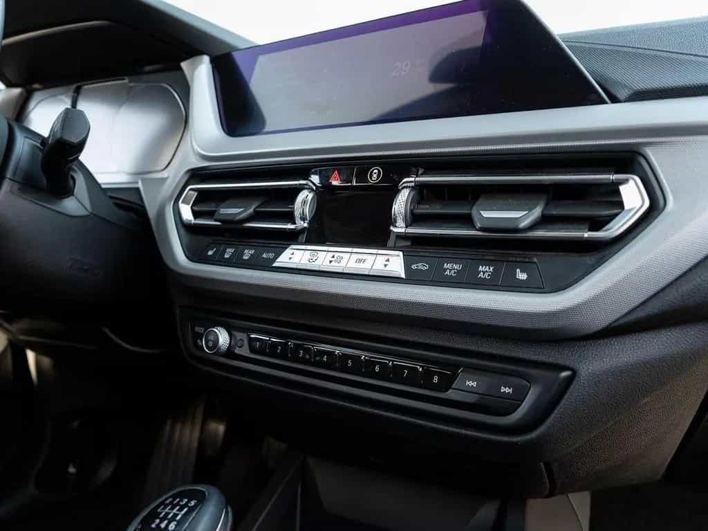 BMW 1 Series 118i Advantage LED SHZ PDC Klimaauto2Z Lordosen 04/2020-photo-19