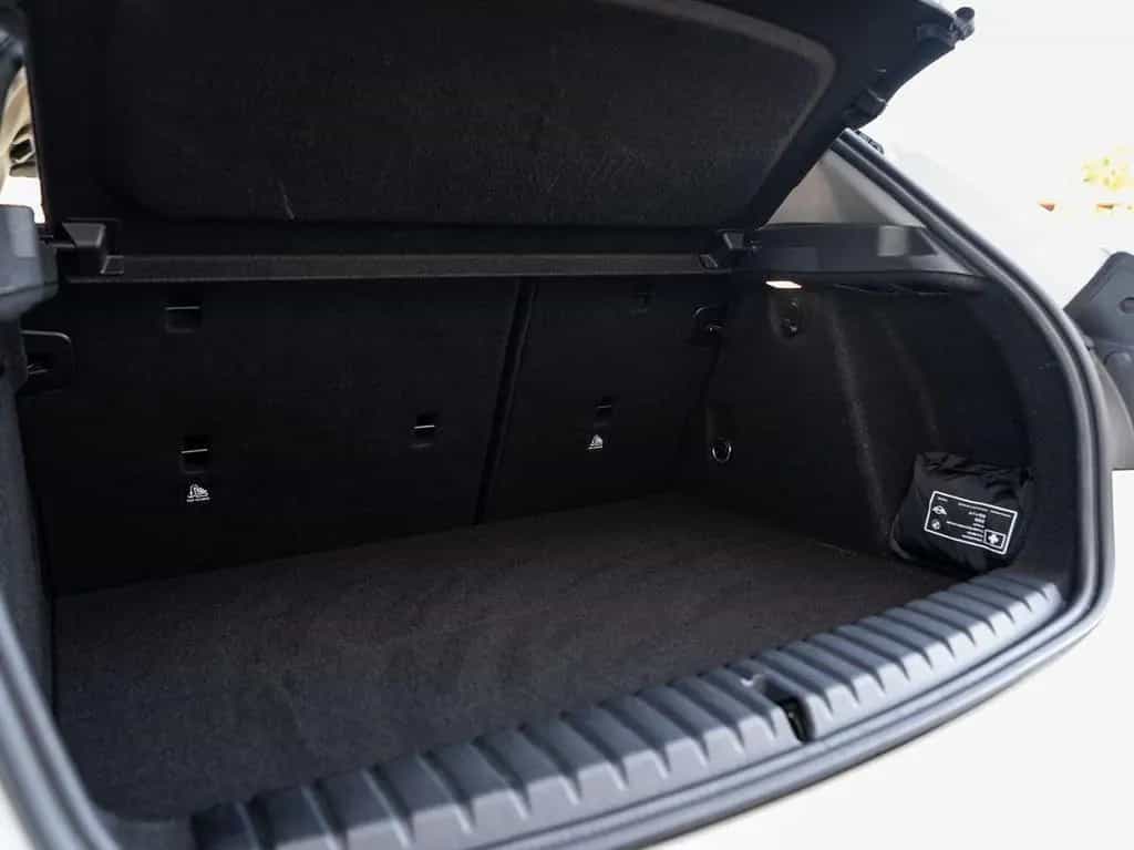 BMW 1 Series 118i Advantage LED SHZ PDC Klimaauto2Z Lordosen 04/2020-photo-24