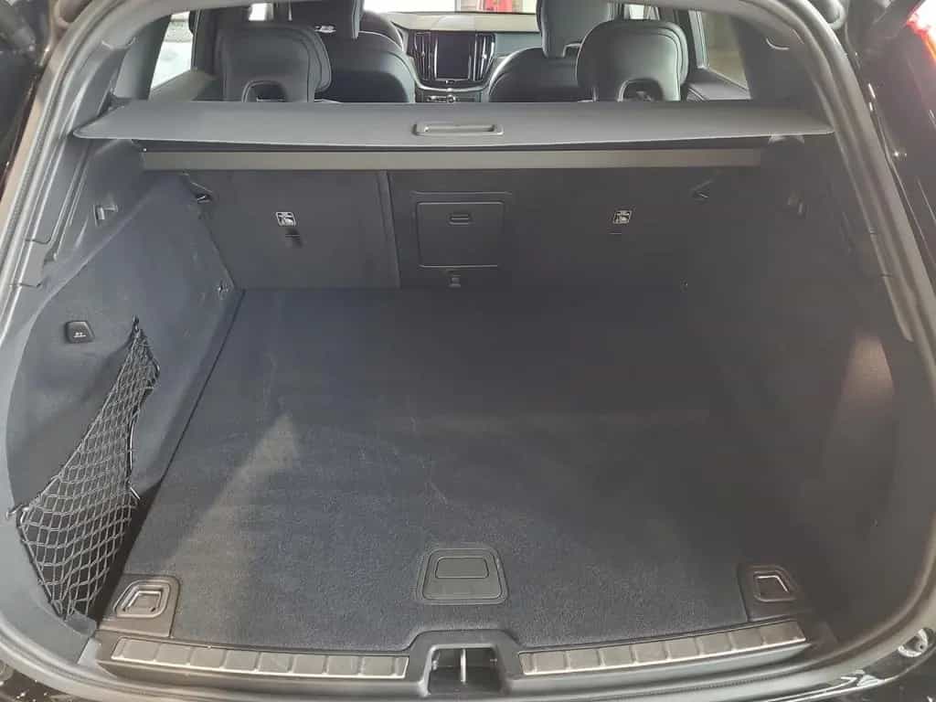 Volvo XC 60 Plus Dark AWD Bluetooth LED Klima 02/2025-photo-12