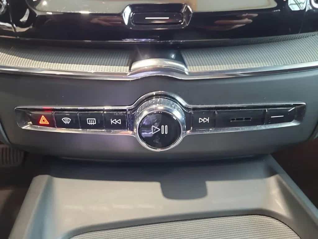 Volvo XC 60 Plus Dark AWD Bluetooth LED Klima 02/2025-photo-16