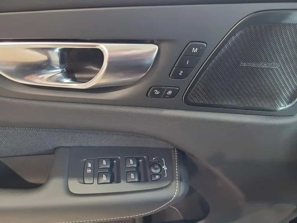 Volvo XC 60 Plus Dark AWD Bluetooth LED Klima 02/2025-photo-5