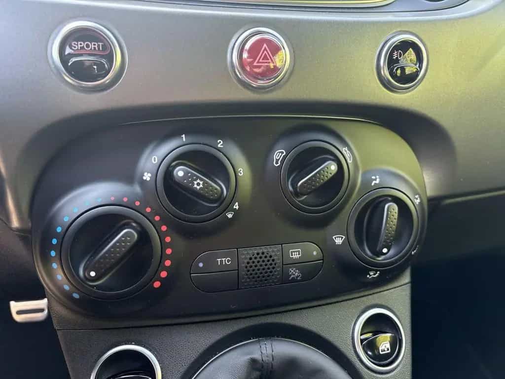Abarth 595C 1,4T Pista  AC|PDC|CarPlay|Bluetooth|Freisp 10/2019-photo-16