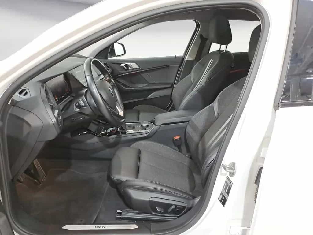 BMW 1 Series 118i Sport Line Panoramadach AHK NAVI LED PDC vo 04/2021-photo-7