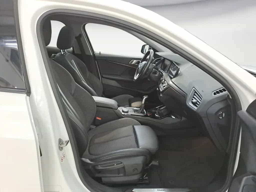 BMW 1 Series 118i Sport Line Panoramadach AHK NAVI LED PDC vo 04/2021-photo-8