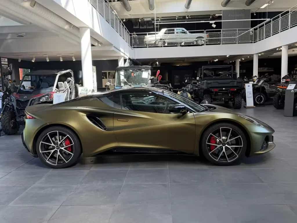 Lotus Emira First Edition Navi LED Einparkhilfe 04/2025-photo-3