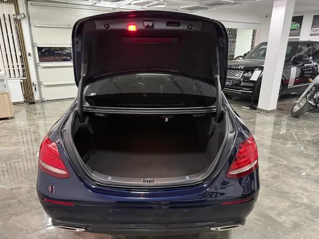 Mercedes-Benz E-Class 200 Lim. Avantgarde Night Keyless Standheiz. 11/2018-photo-16