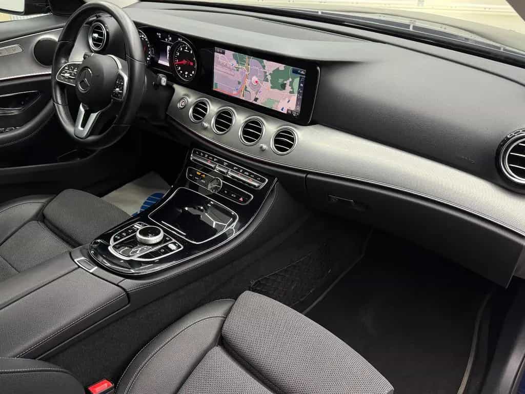 Mercedes-Benz E-Class 200 Lim. Avantgarde Night Keyless Standheiz. 11/2018-photo-6