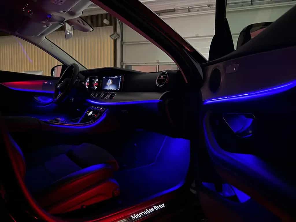Mercedes-Benz E-Class 200 Lim. Avantgarde Night Keyless Standheiz. 11/2018-photo-7