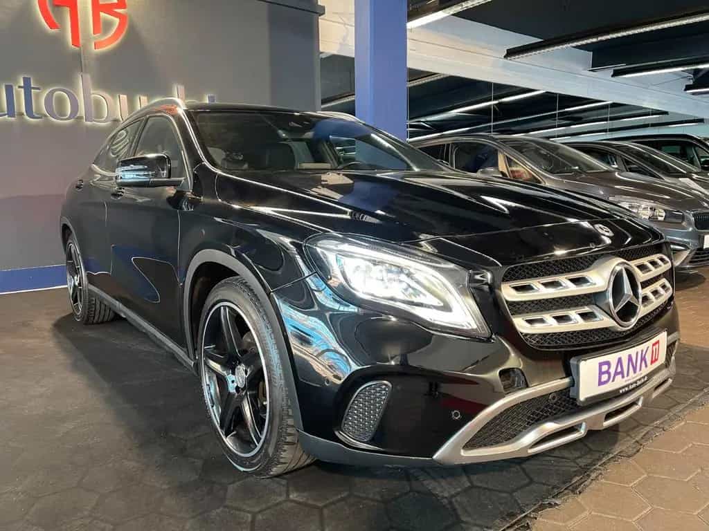 Mercedes-Benz GLA 180 /R-KAM/ACC/LED/TOTWINKEL/Wenig Kilometer 06/2019-photo-1