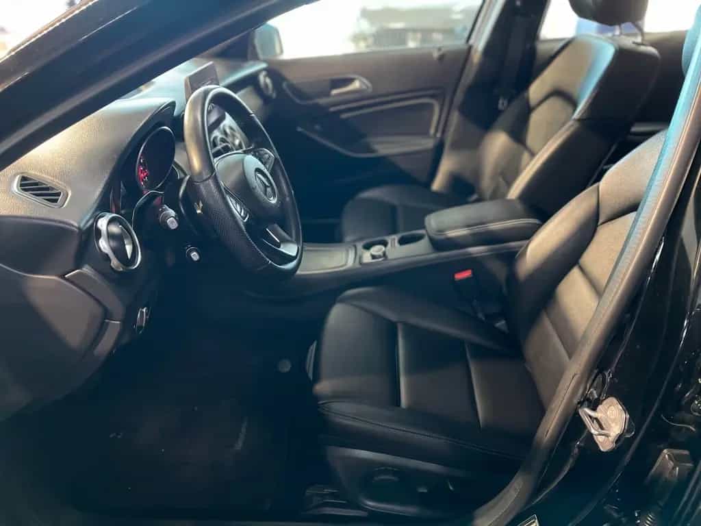 Mercedes-Benz GLA 180 /R-KAM/ACC/LED/TOTWINKEL/Wenig Kilometer 06/2019-photo-11