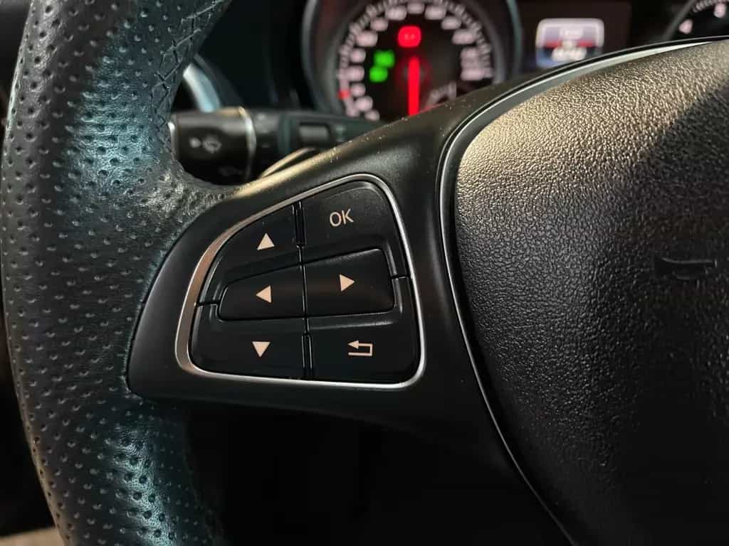 Mercedes-Benz GLA 180 /R-KAM/ACC/LED/TOTWINKEL/Wenig Kilometer 06/2019-photo-12