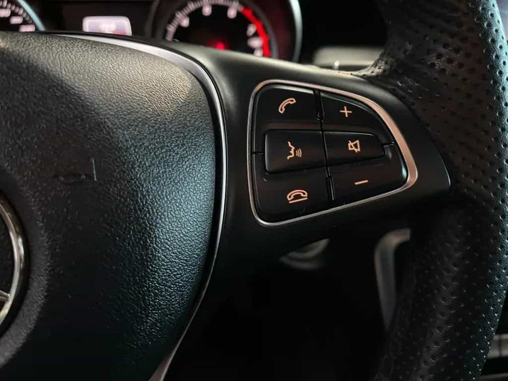 Mercedes-Benz GLA 180 /R-KAM/ACC/LED/TOTWINKEL/Wenig Kilometer 06/2019-photo-13