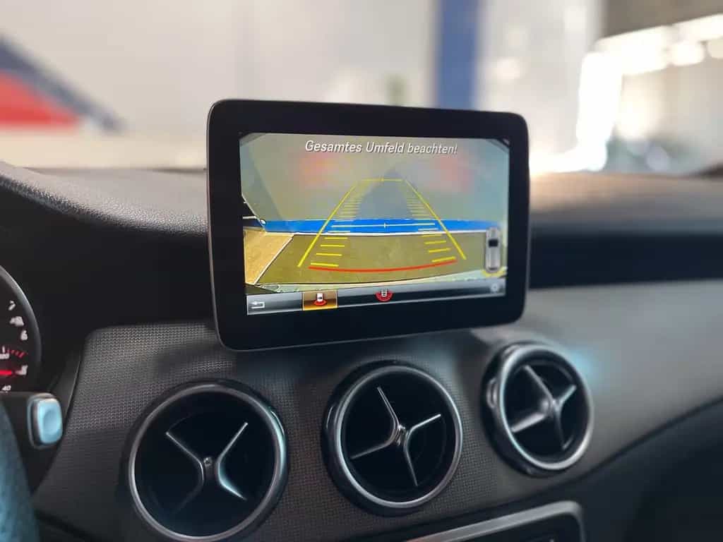 Mercedes-Benz GLA 180 /R-KAM/ACC/LED/TOTWINKEL/Wenig Kilometer 06/2019-photo-14