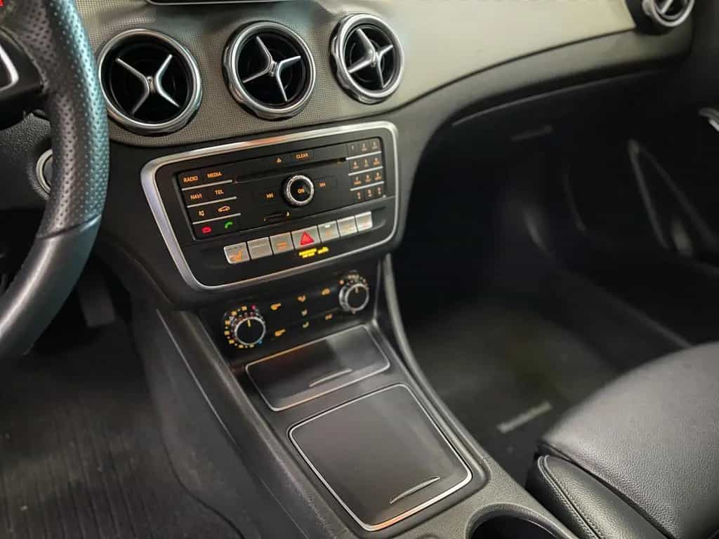 Mercedes-Benz GLA 180 /R-KAM/ACC/LED/TOTWINKEL/Wenig Kilometer 06/2019-photo-19