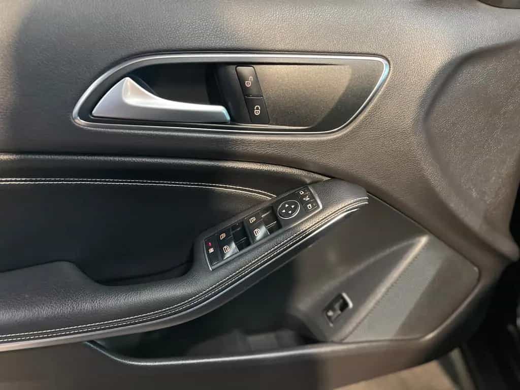 Mercedes-Benz GLA 180 /R-KAM/ACC/LED/TOTWINKEL/Wenig Kilometer 06/2019-photo-20