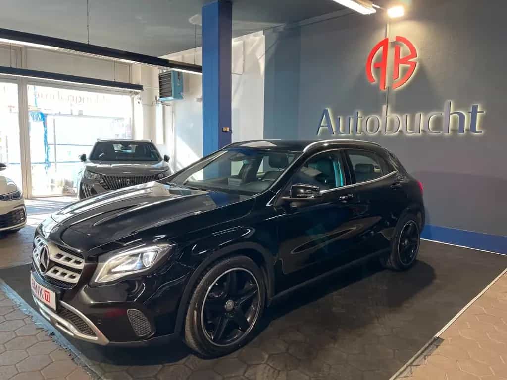 Mercedes-Benz GLA 180 /R-KAM/ACC/LED/TOTWINKEL/Wenig Kilometer 06/2019-photo-3