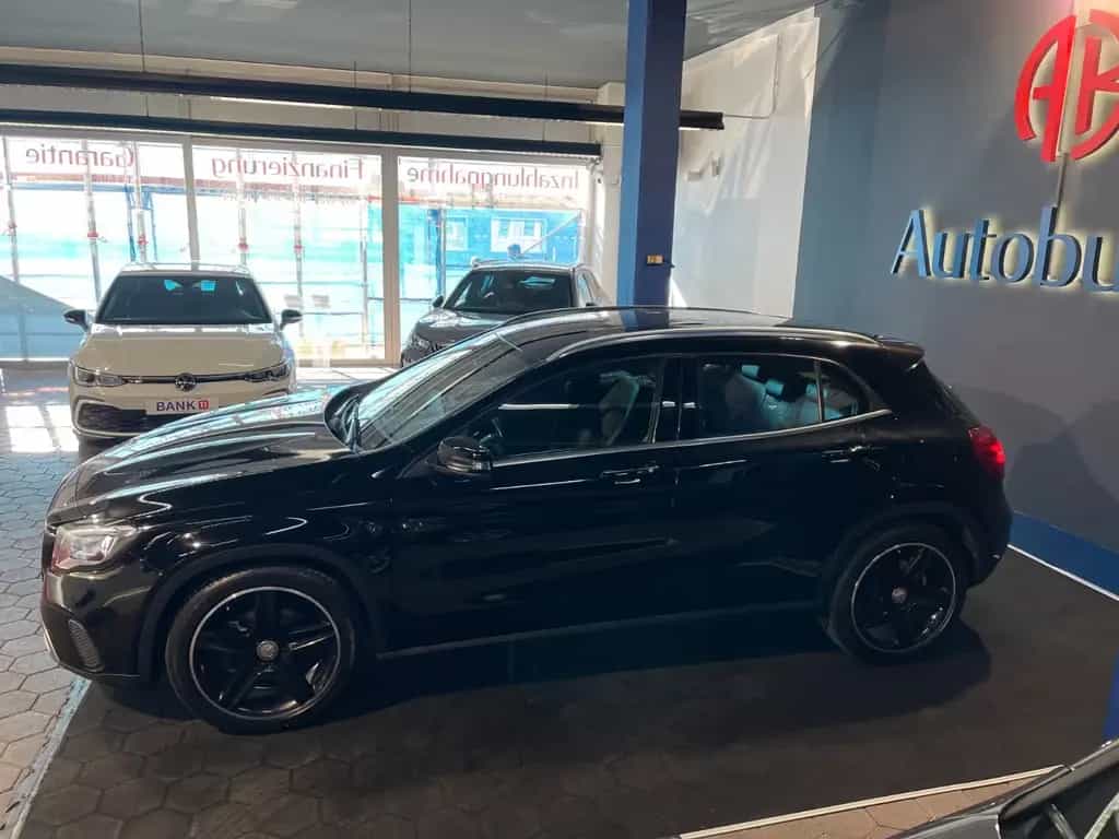 Mercedes-Benz GLA 180 /R-KAM/ACC/LED/TOTWINKEL/Wenig Kilometer 06/2019-photo-4