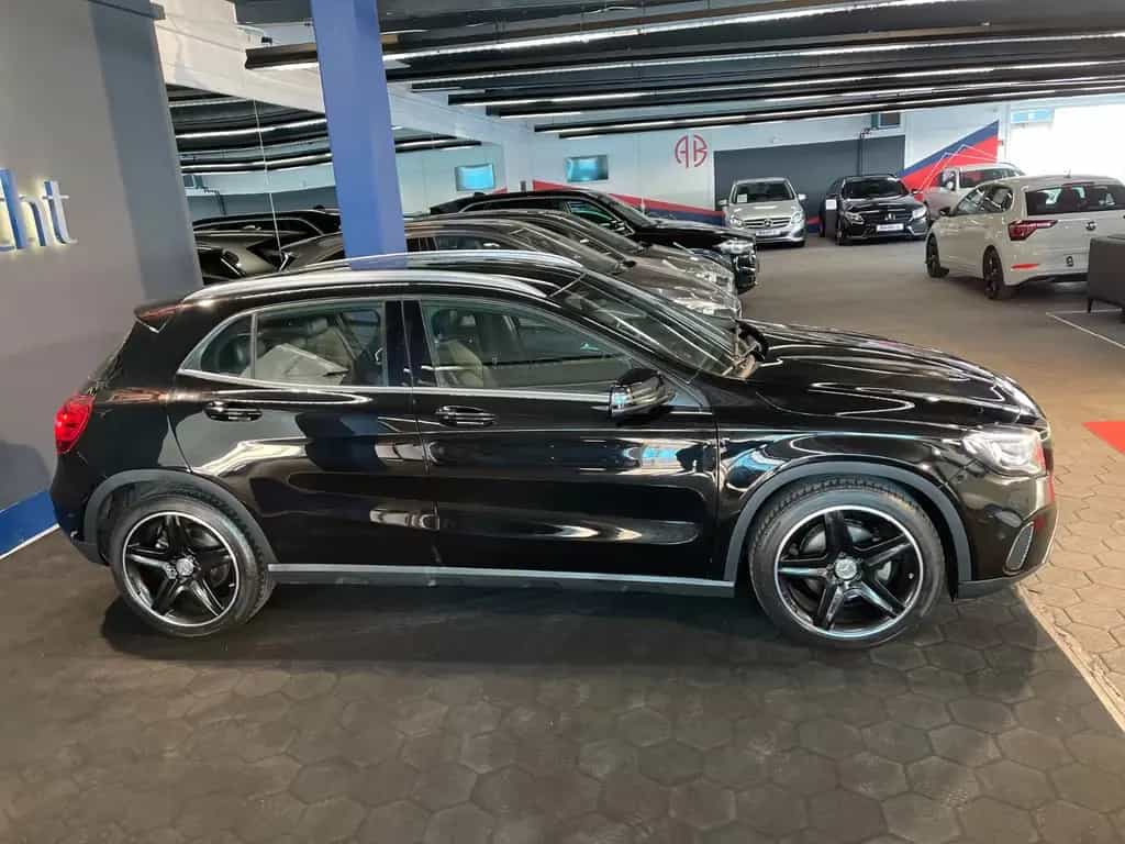 Mercedes-Benz GLA 180 /R-KAM/ACC/LED/TOTWINKEL/Wenig Kilometer 06/2019-photo-8