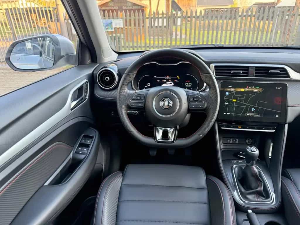 MG ZS Luxury LED*PANO*KEYLESS*360°*LEDER*Rote Nähte 06/2024-photo-15