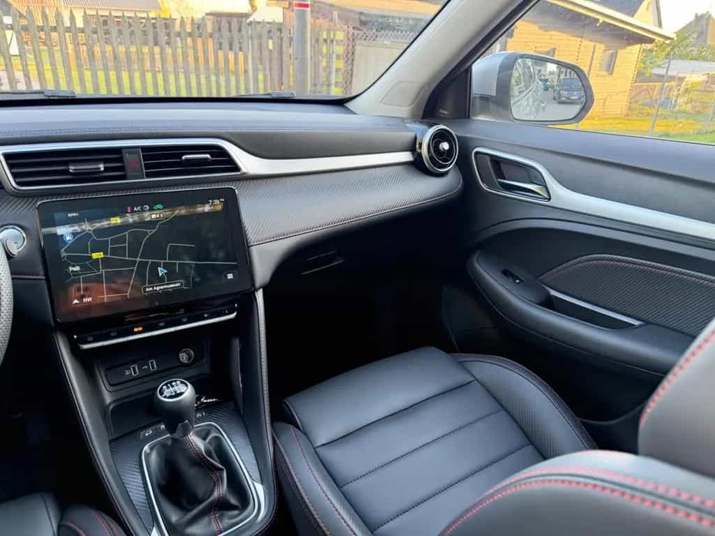 MG ZS Luxury LED*PANO*KEYLESS*360°*LEDER*Rote Nähte 06/2024-photo-17