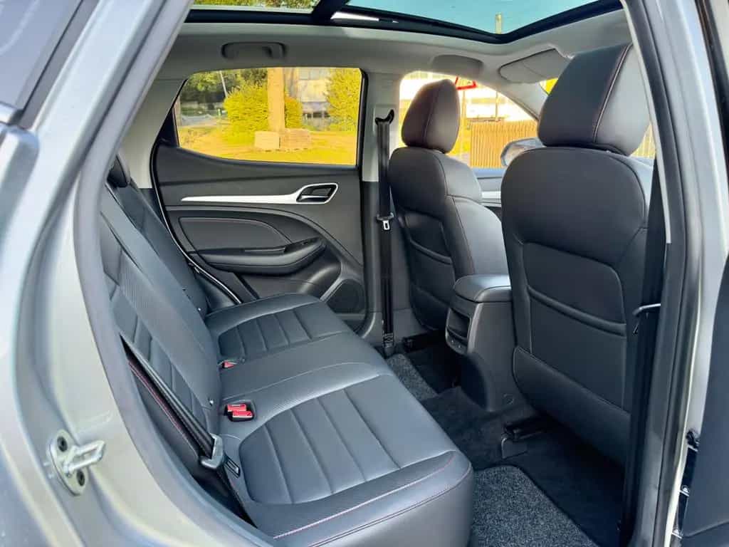 MG ZS Luxury LED*PANO*KEYLESS*360°*LEDER*Rote Nähte 06/2024-photo-19