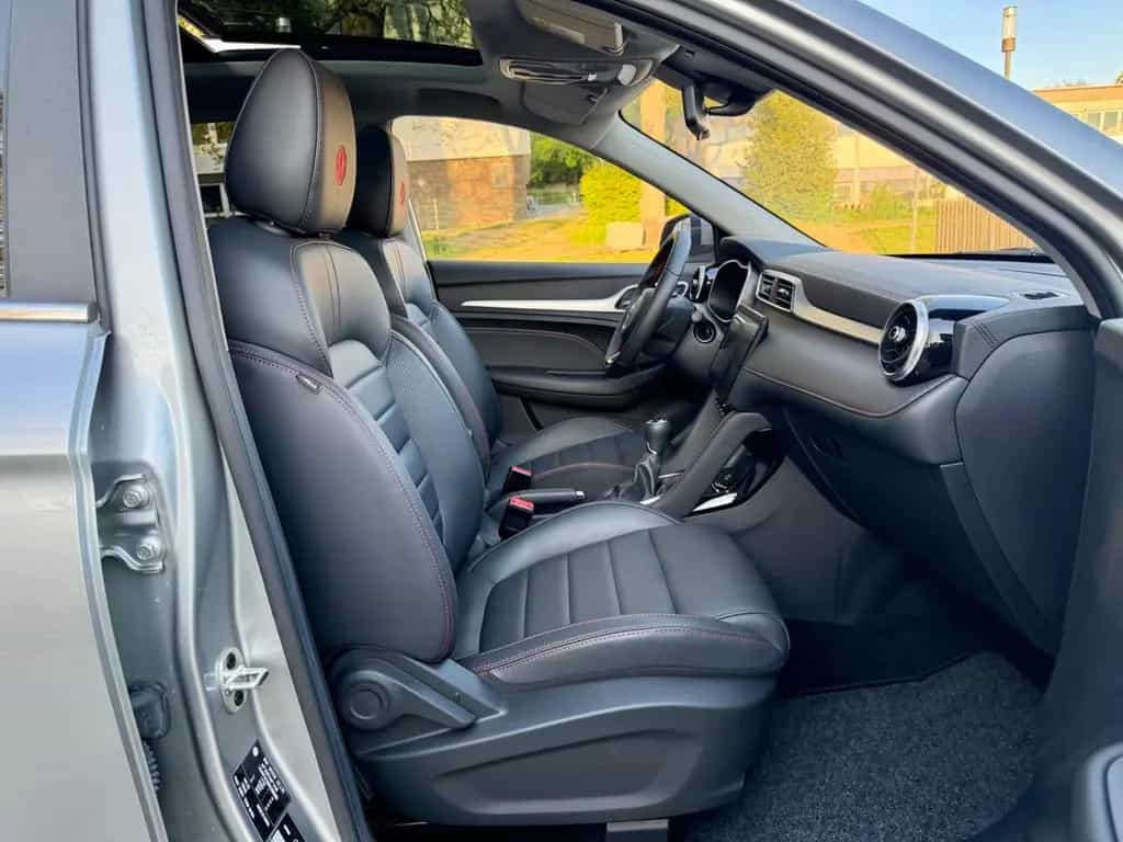 MG ZS Luxury LED*PANO*KEYLESS*360°*LEDER*Rote Nähte 06/2024-photo-22