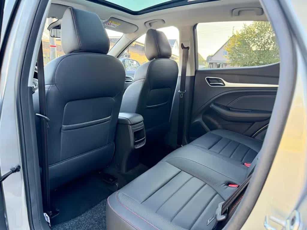 MG ZS Luxury LED*PANO*KEYLESS*360°*LEDER*Rote Nähte 06/2024-photo-23