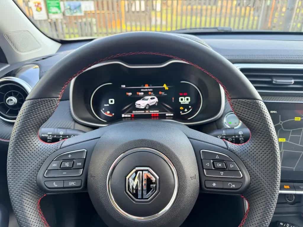 MG ZS Luxury LED*PANO*KEYLESS*360°*LEDER*Rote Nähte 06/2024-photo-24