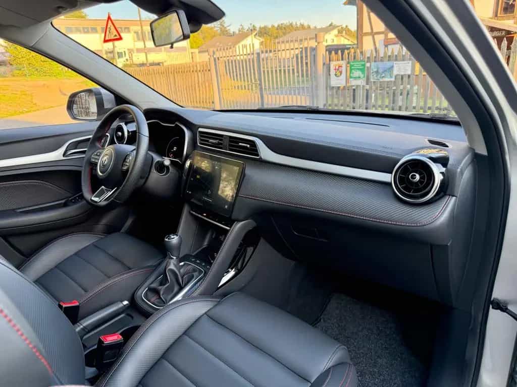 MG ZS Luxury LED*PANO*KEYLESS*360°*LEDER*Rote Nähte 06/2024-photo-25