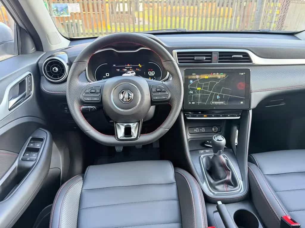 MG ZS Luxury LED*PANO*KEYLESS*360°*LEDER*Rote Nähte 06/2024-photo-27