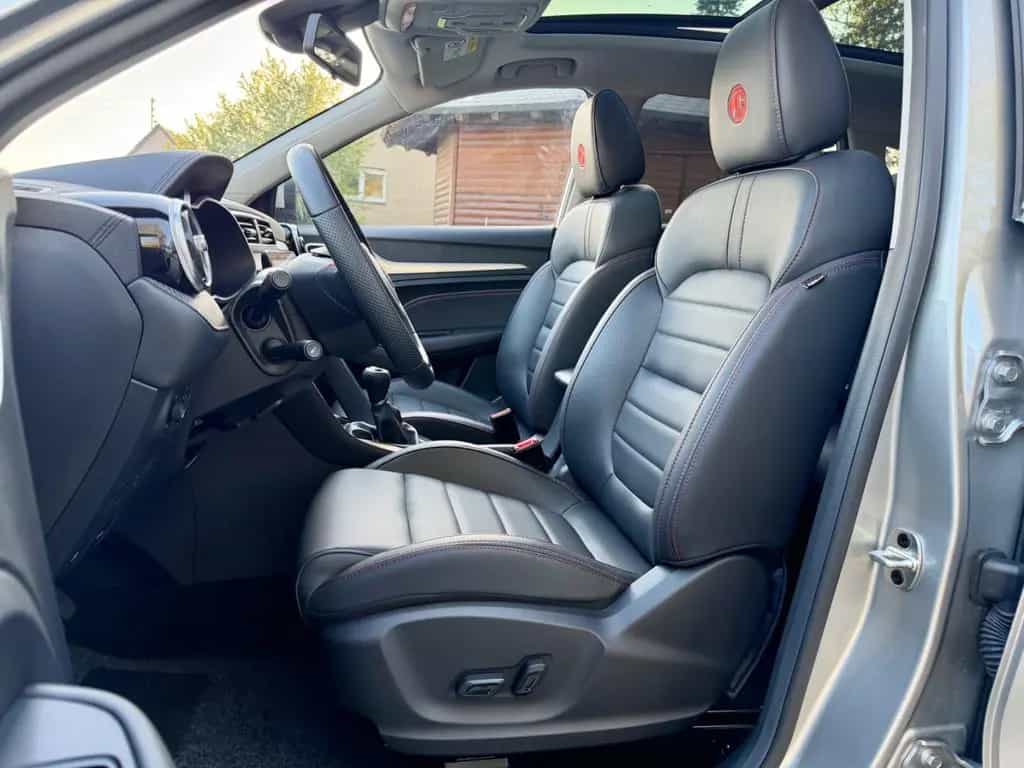 MG ZS Luxury LED*PANO*KEYLESS*360°*LEDER*Rote Nähte 06/2024-photo-5