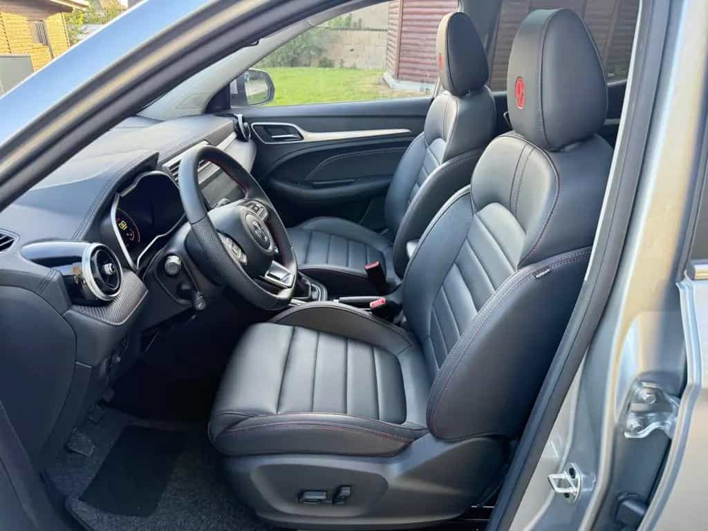 MG ZS Luxury LED*PANO*KEYLESS*360°*LEDER*Rote Nähte 06/2024-photo-6