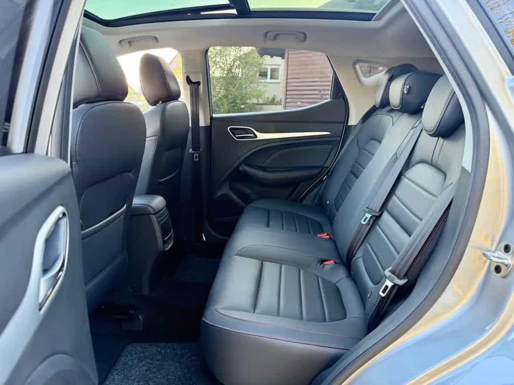 MG ZS Luxury LED*PANO*KEYLESS*360°*LEDER*Rote Nähte 06/2024-photo-7