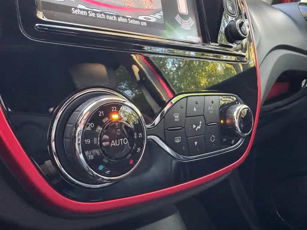 Renault Captur XMOD PDC/KAM/AUT/SHZ 1 Hand 03/2016-photo-19