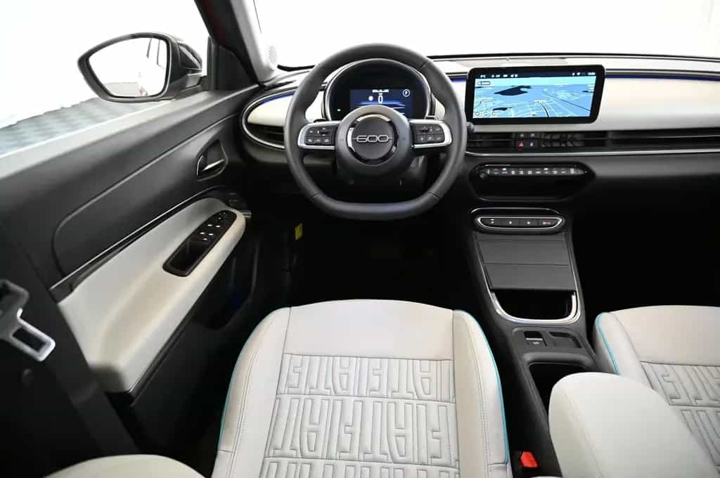 Fiat 600 1.2 Hybrid 101 DCT6 La Prima LED/NAVI/SHZ/18 02/2025-photo-34