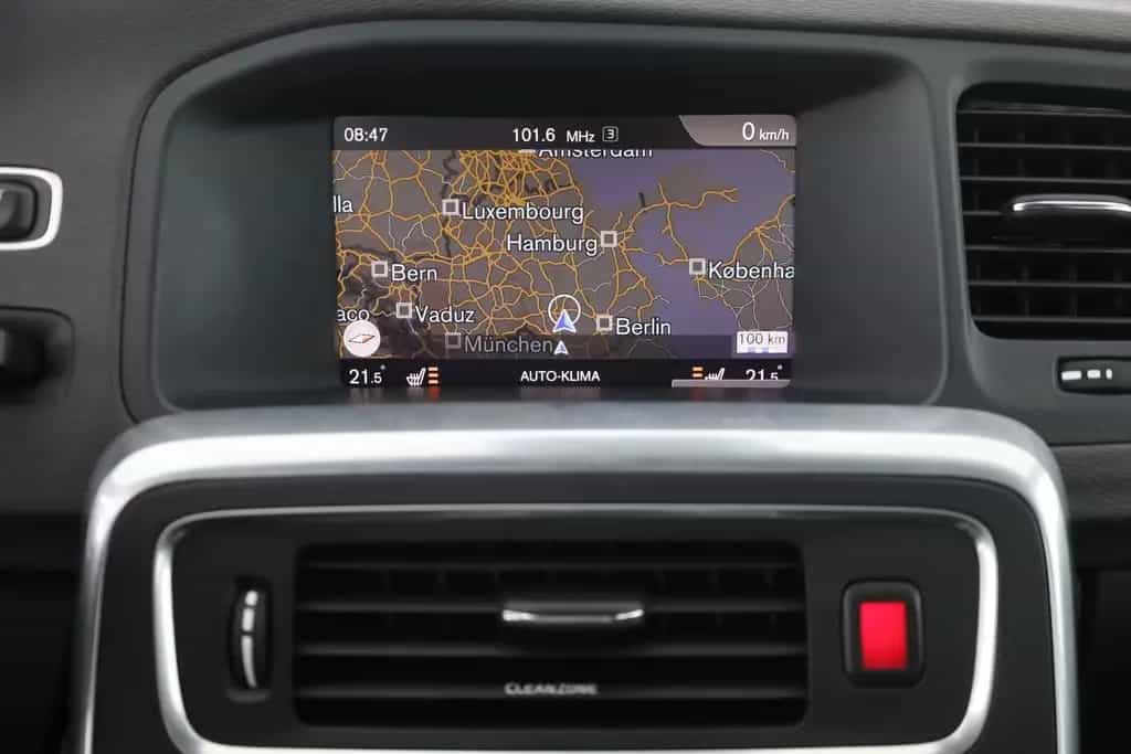 Volvo V60 Kombi 2.0 Linje Svart Bi-Xenon Navi Leder 02/2018-photo-10