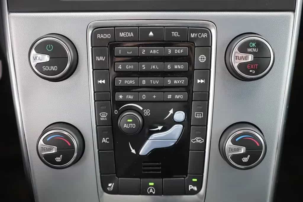 Volvo V60 Kombi 2.0 Linje Svart Bi-Xenon Navi Leder 02/2018-photo-11