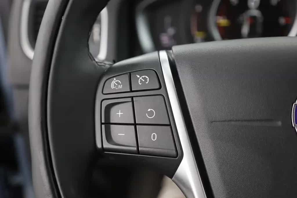 Volvo V60 Kombi 2.0 Linje Svart Bi-Xenon Navi Leder 02/2018-photo-14