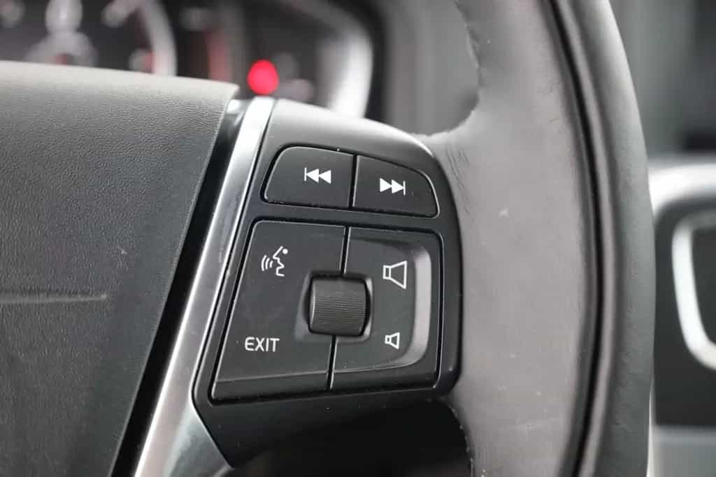 Volvo V60 Kombi 2.0 Linje Svart Bi-Xenon Navi Leder 02/2018-photo-15