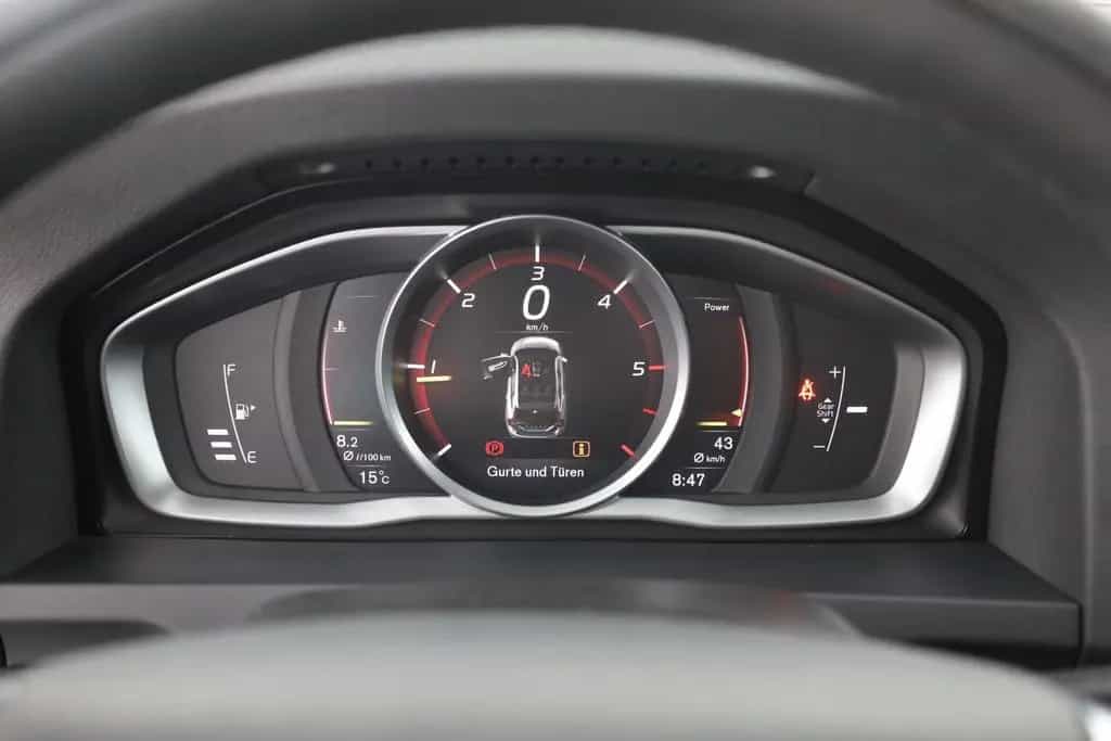 Volvo V60 Kombi 2.0 Linje Svart Bi-Xenon Navi Leder 02/2018-photo-16