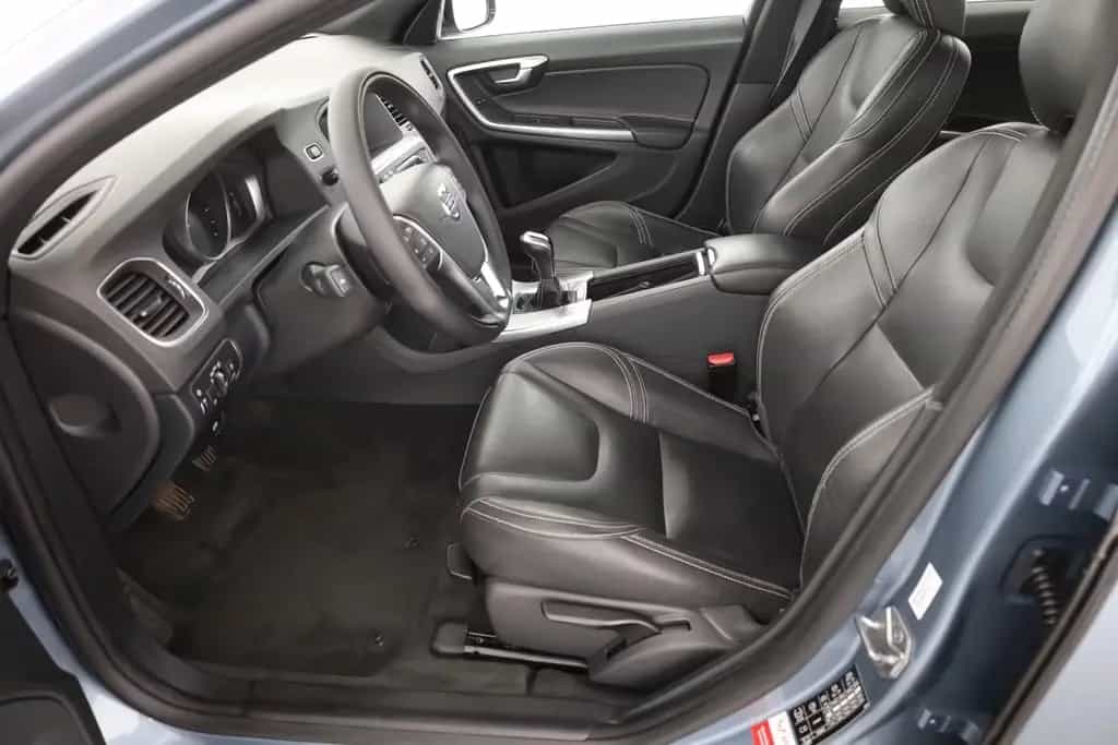 Volvo V60 Kombi 2.0 Linje Svart Bi-Xenon Navi Leder 02/2018-photo-21